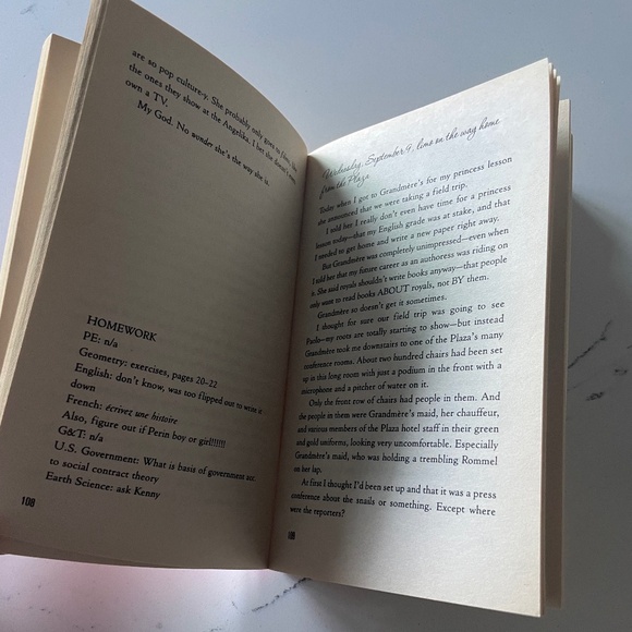 The Princess Diaries Vol. VI: Princess in Training | Meg Cabot | YA Paperback - Picture 2 of 4